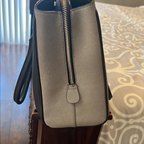 Closing Sept 1! Calvin Klein Two-Tone Black and Cream Tote - Picture 3 of 9